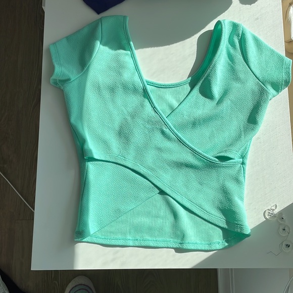 CropTop - Picture 2 of 3